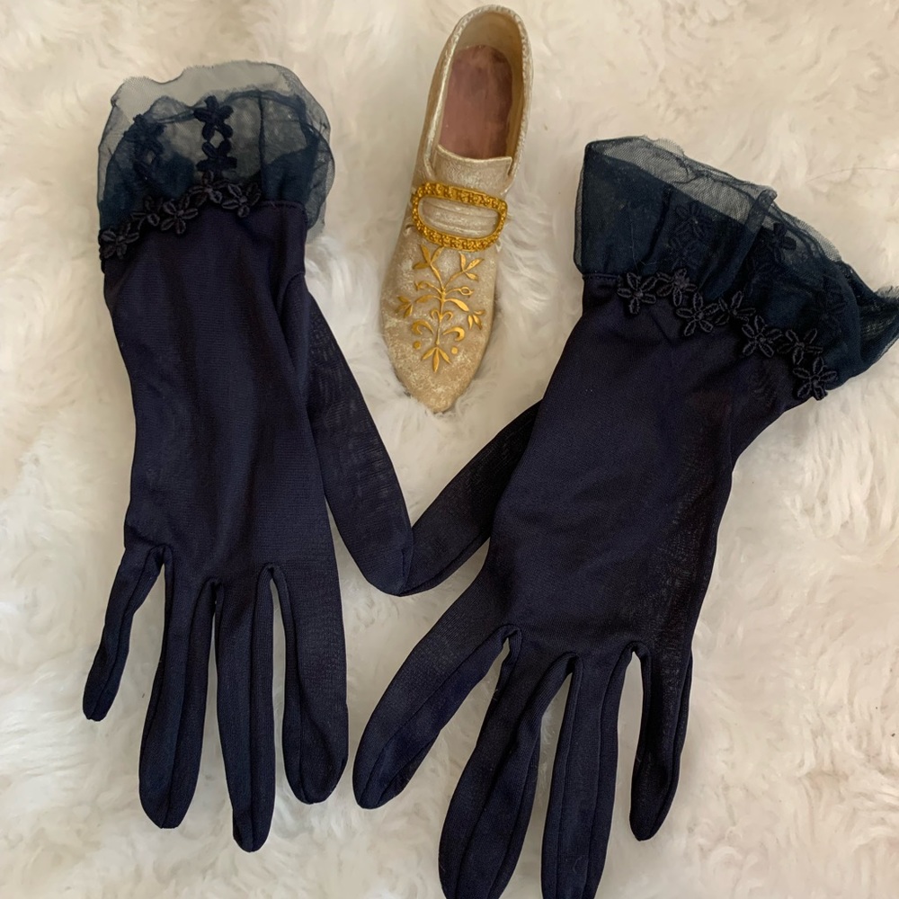 LADY GAY blue VINTAGE nylon gloves with lace detail VGUC stunning conditโฆ